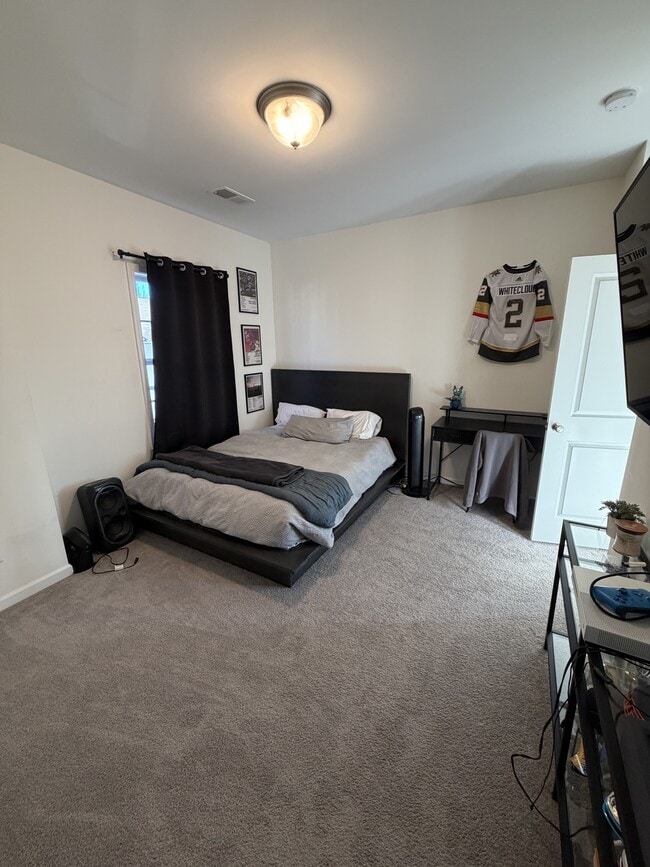 Photo - 215 Honeysuckle Wy