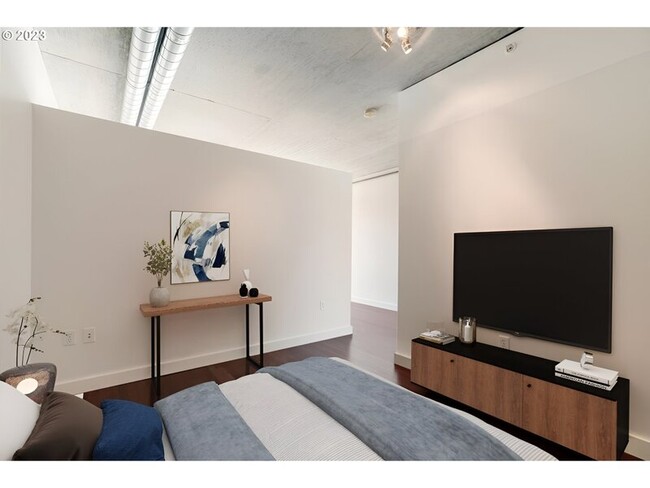 Photo - 1926 W Burnside St