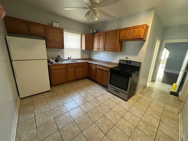 Photo - 5208 W Hutchinson St Unit 2