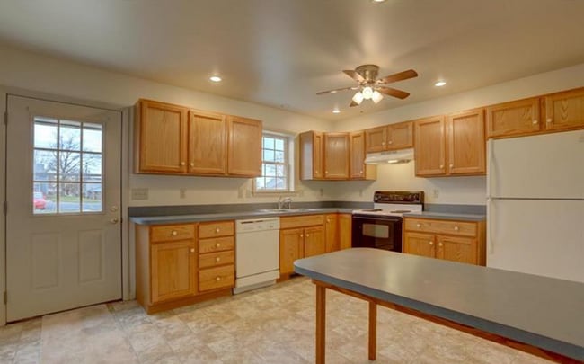 Photo - Beautiful 3 Bedroom, 1.5 Bath Townhome in Elizabethtown!