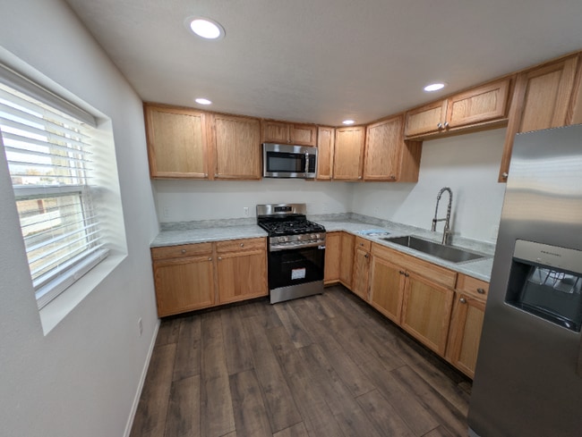 Photo - 164 Willow Rd NW