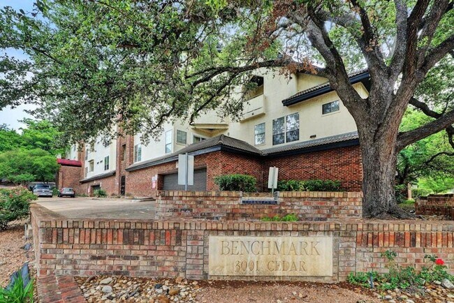 Photo - K2205 - Benchmark #204 Unidad Benchmark #204