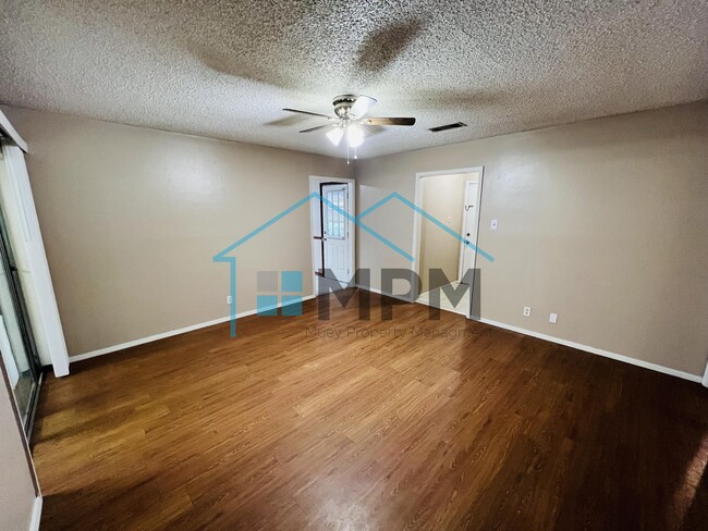 Building Photo - 124 Hardwood Dr Rental