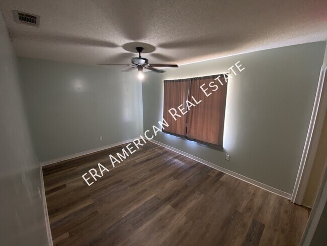 Photo - 192 Wright Cir