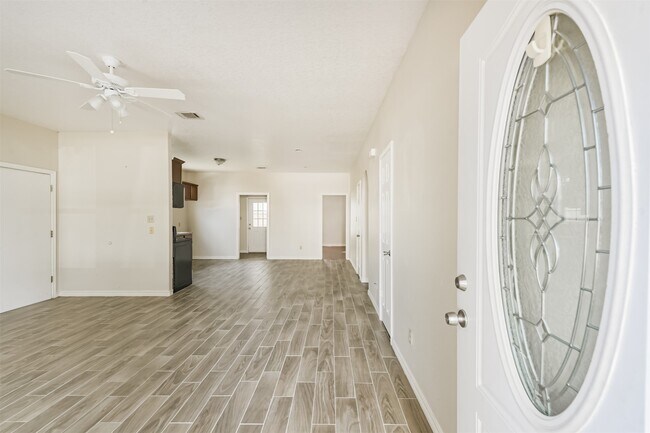 Photo - 16913 W Juneau St