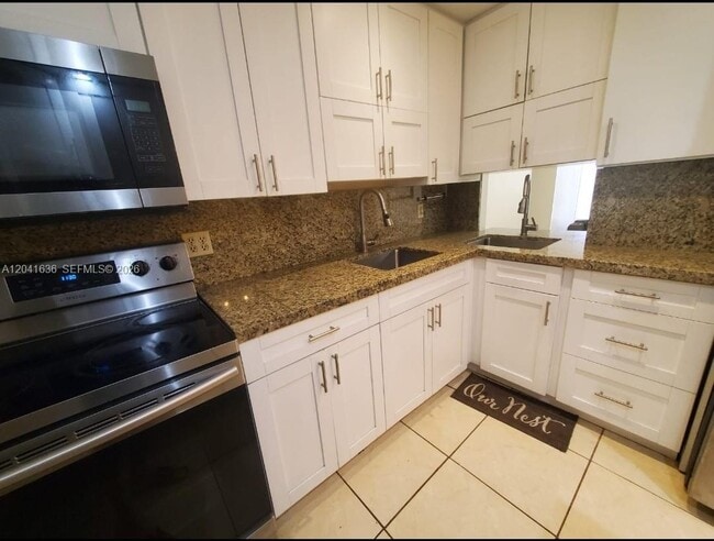 Building Photo - 920 NE 169th St Unit 617