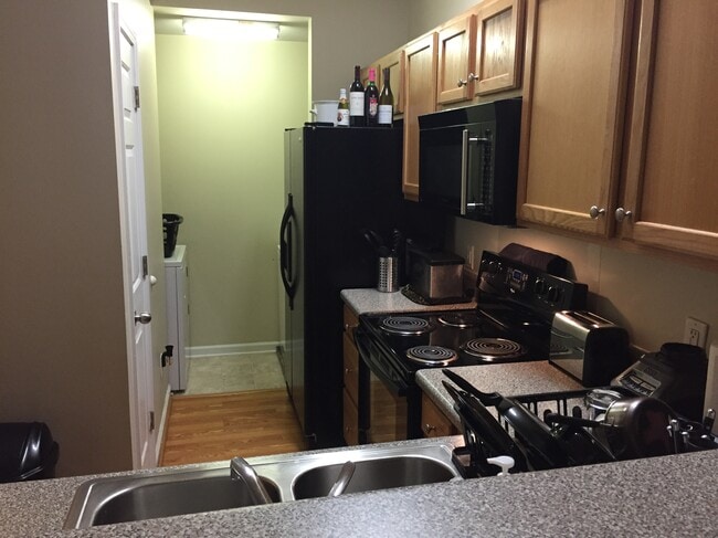 Cocina en forma de galera - 1801 Trailwood Heights Lane