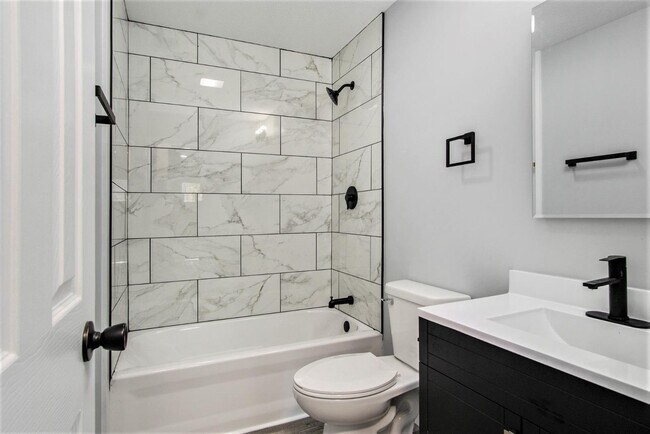 Photo - 2105 Elwood Ave