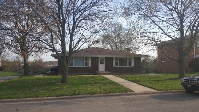 Front - 5841 Garrett Ln Unit A