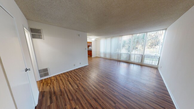 Photo - 825 S. WINDSOR