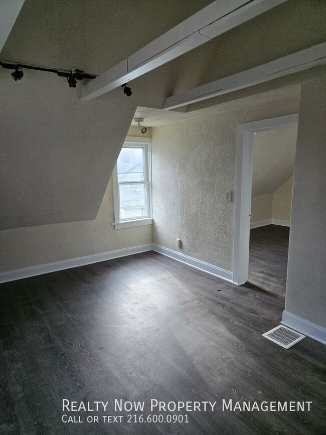 Building Photo - 2086 W 81st St