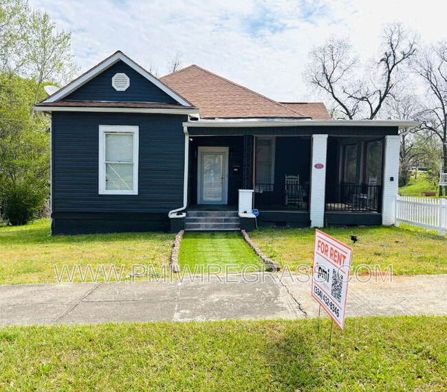 Building Photo - 213 Orion St