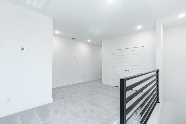 Building Photo - 610 E 41st St Rental