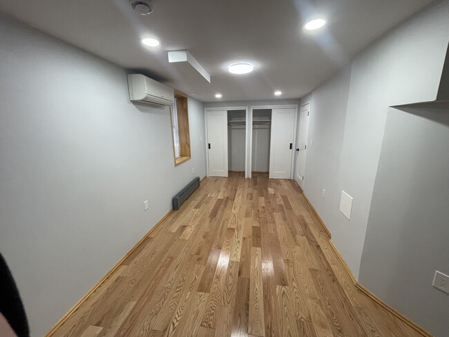 Photo - 2544 Yates Ave Unidad Walk-in