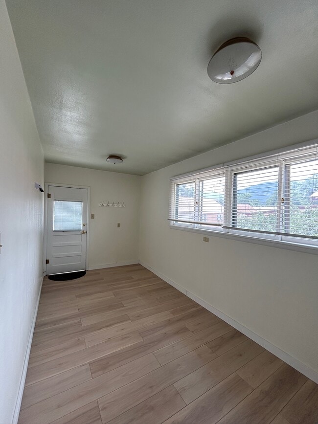 Photo - 219 E 7th St