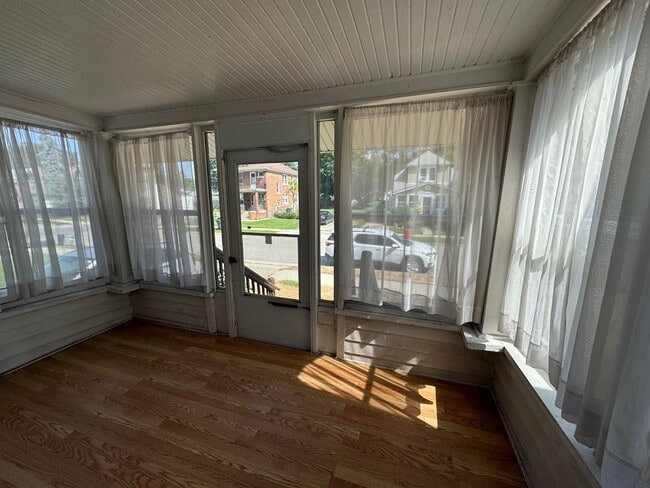 Photo - 2 bed 1 bath ranch walking distance to Dow...