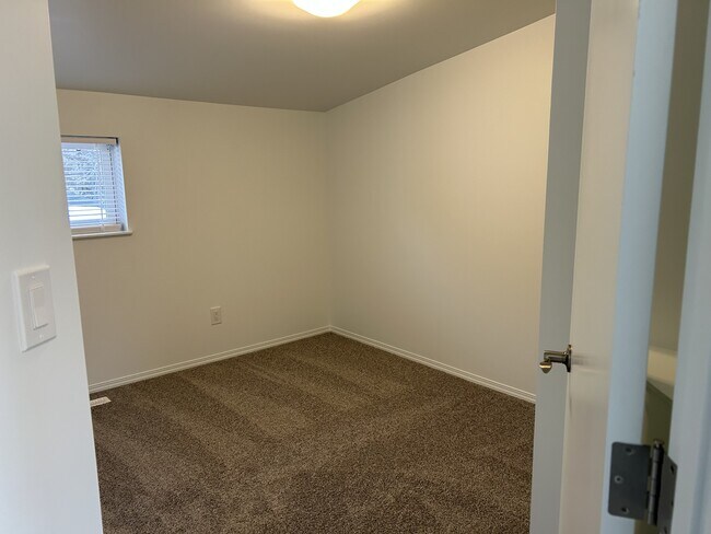 Photo - 5915-5119 119 Ave Unit Bsmt - G4