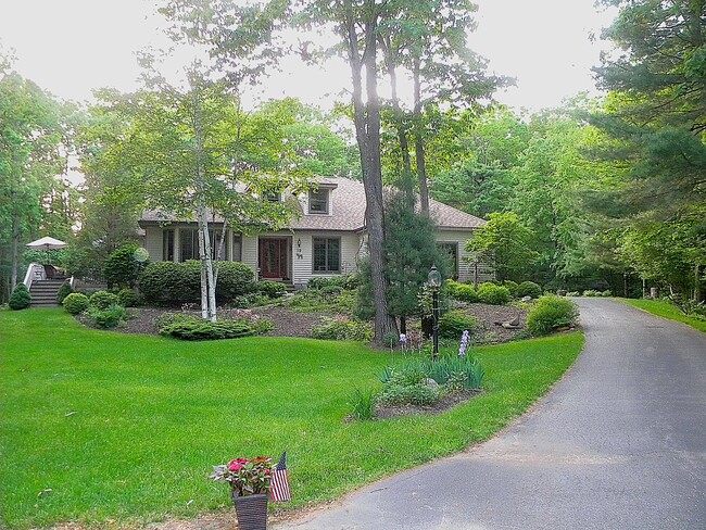 Located in nice neighborhood - 19 Timber Ln