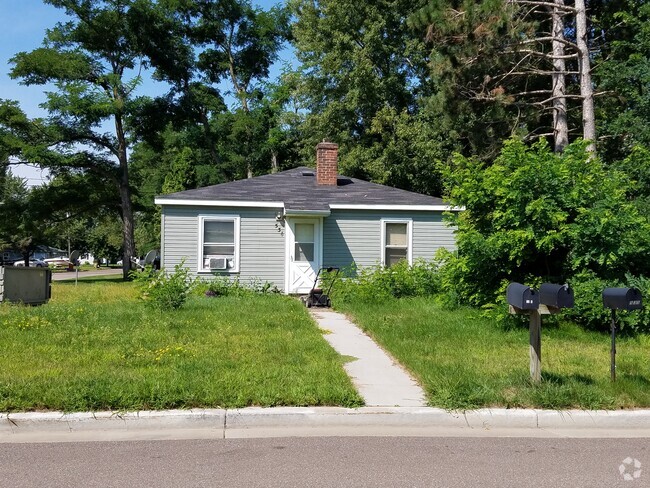 Building Photo - 536 Princeton St Rental