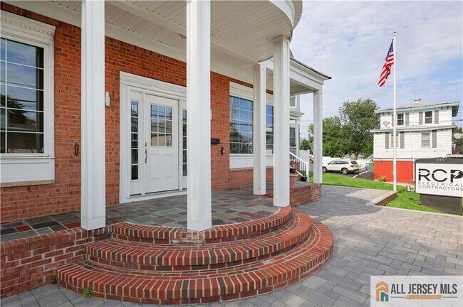 Photo - 215 Washington Rd