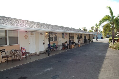 Photo - Elmwood Efficiency Apartments