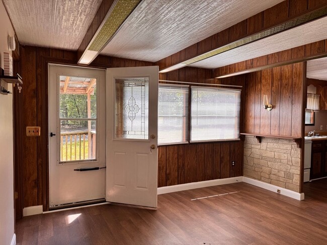 Photo - 3 Bed, 1.5 bath mobile home