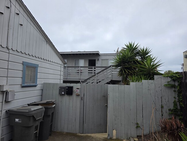 Building Photo - 1215 S Ditmar St Unit B