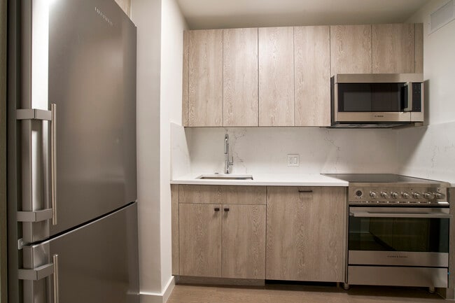 Photo - 220 East 72nd Street