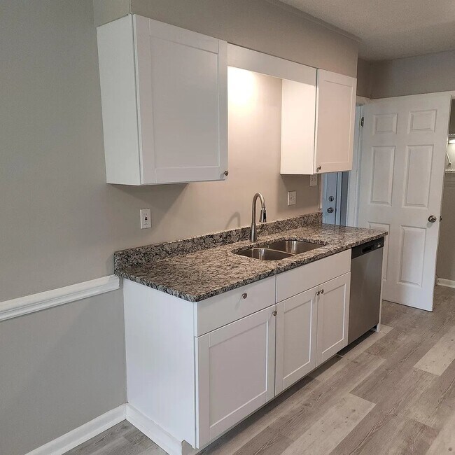 Photo - 211 Kirkland Pl