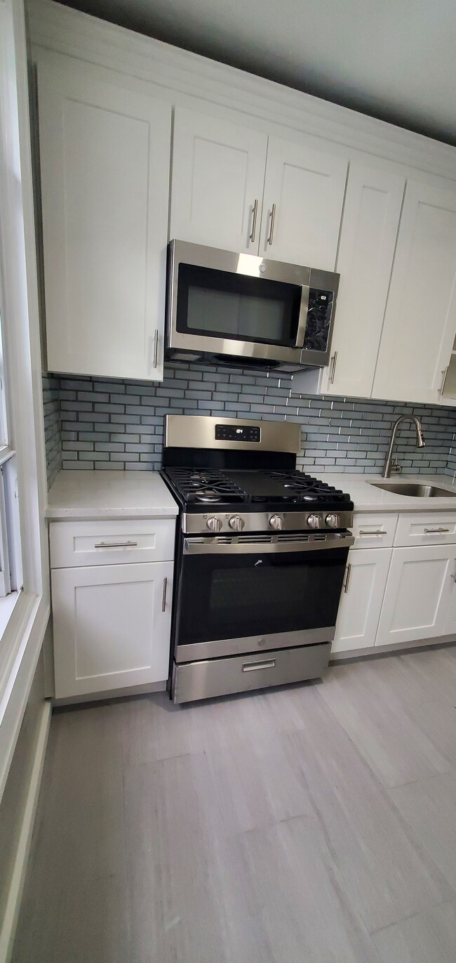 Brand New Fully Renovated Kitchen. Top of the line appliances. - 2649 91st St Apartments Unit 2FL