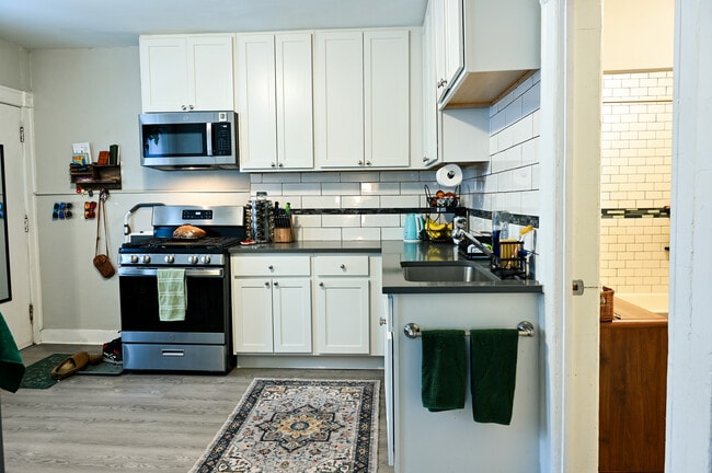 Kitchen - 2477-2479 N Dousman St Unit 2479A