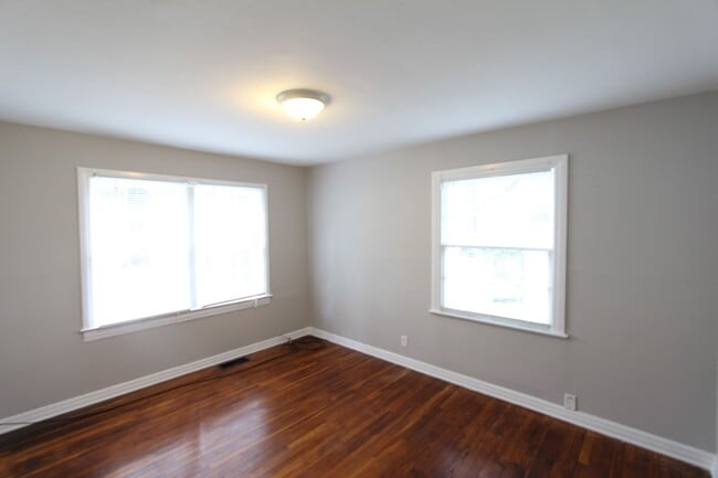 Building Photo - New On The Market! 3 Bedroom 1 Bath Rental