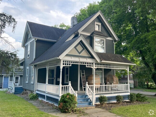 Building Photo - 6 Front St Rental