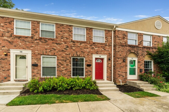 Photo - 106 Tarryton Ct E