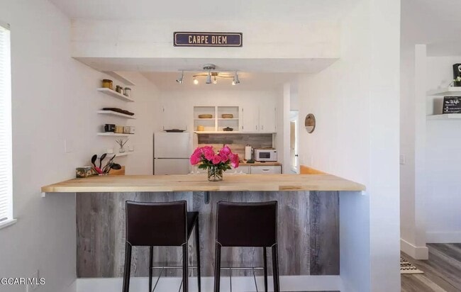 Building Photo - 76 Gcr Mile 22