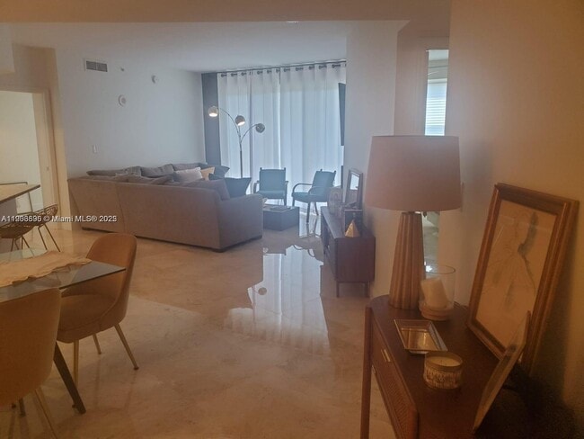 Photo - 19900 E Country Club Dr Unidad 607