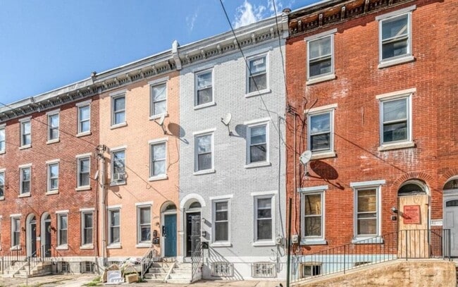 Building Photo - Luxurious 4-Bed/2-Bath Townhome in Cecil B. Moore! Available NOW!