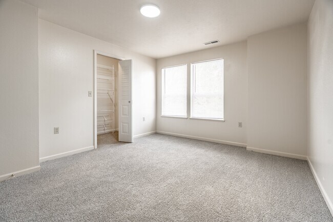 Huntington Cove Apartments