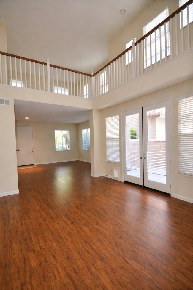 Photo - 33 Wonderland