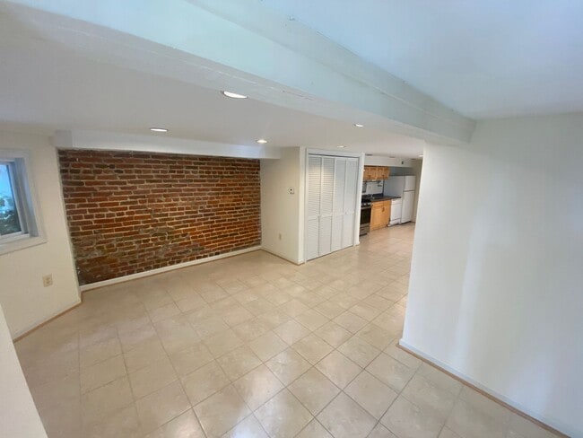 Photo - 3157 18th St NW Unidad 1 (Down)