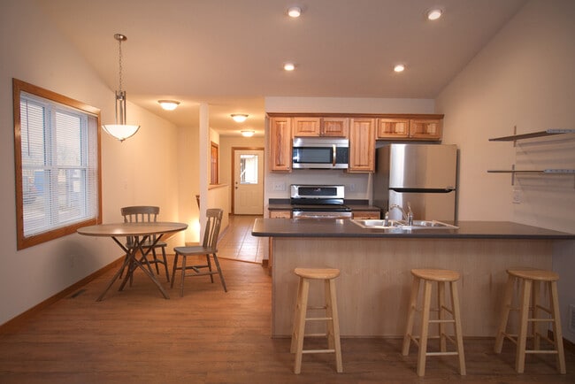 Photo - 481 Tracey Ln