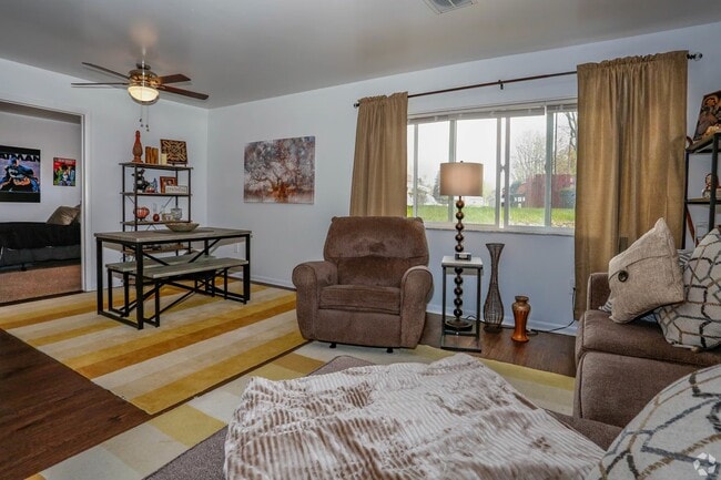 Photo - Lakeshore Place