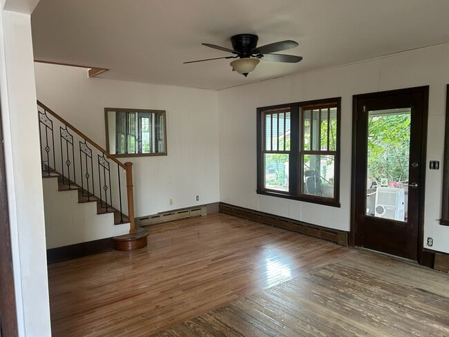 Photo - 214 Burnham Dr