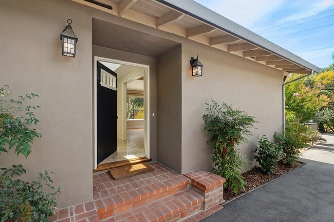 Photo - 309 Walsh Rd