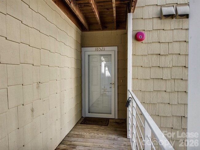 Photo - 18521 Harborside Dr