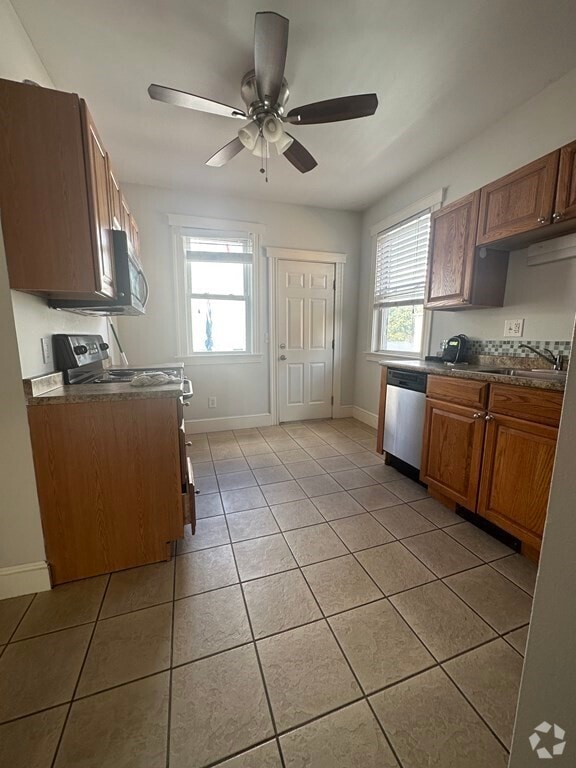 Building Photo - 291 Dorchester St Unit 3 Rental