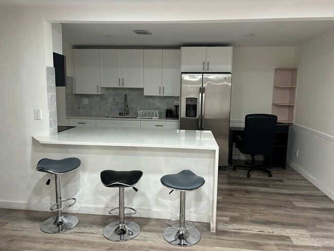 Bartop - 4460 SW 49th Ct