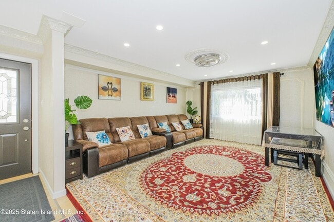 Photo - 453 Dongan Hills Ave