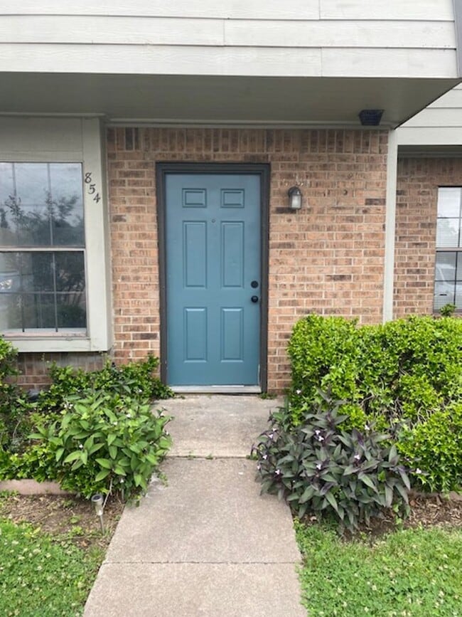 Building Photo - 2 BEDROOM CONDO BY UNT