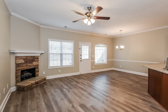 Photo - 242 Derby Ct